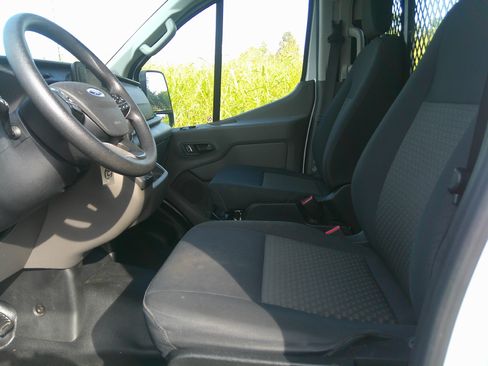 Used 2024 Ford Transit 250 XL image 8