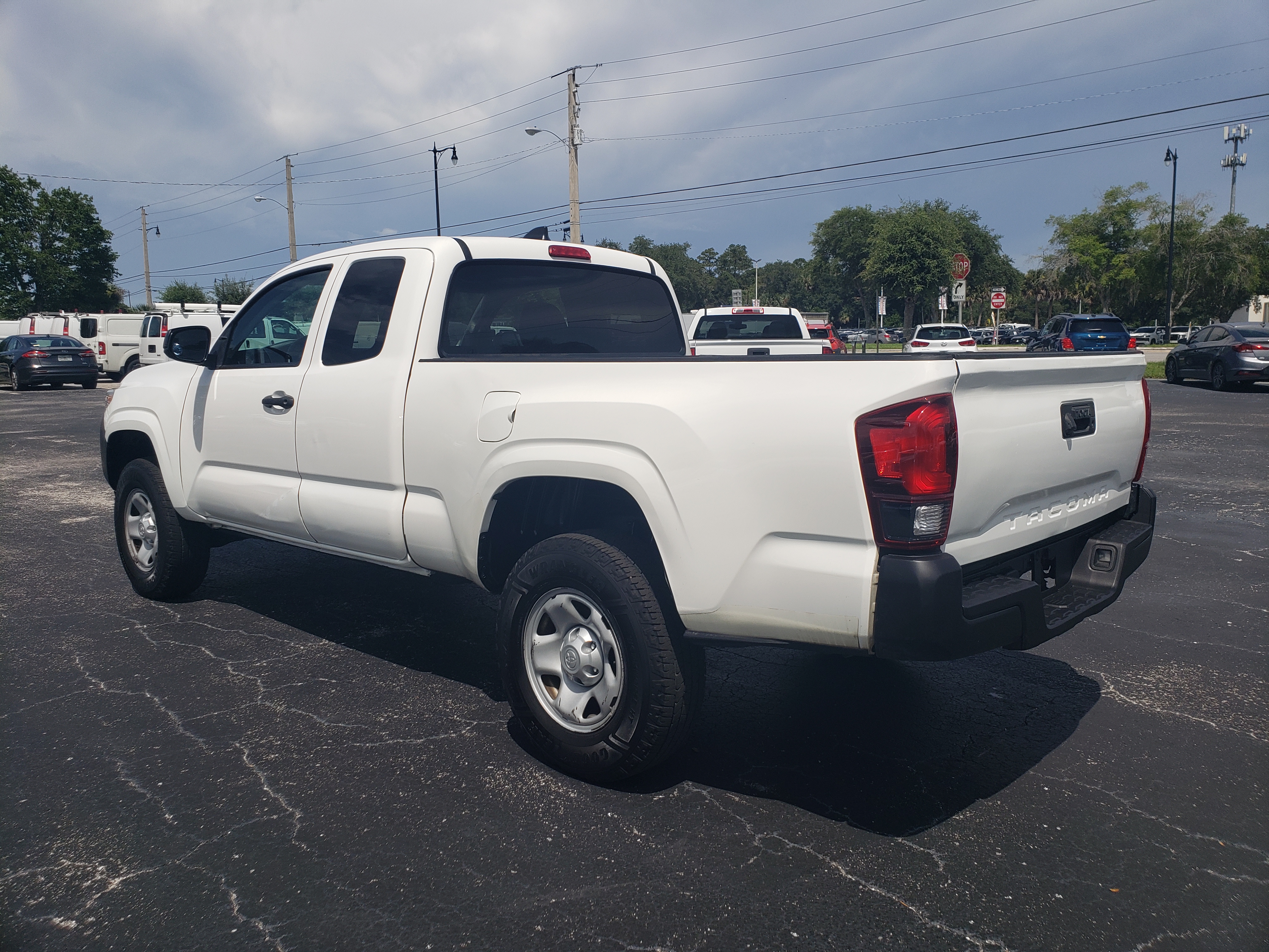 Used 2020 Toyota Tacoma 2WD Access Cab image 3