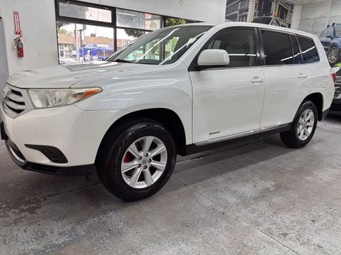 Used 2012 Toyota Highlander Sport image 2
