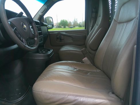 Used 2014 Chevrolet Express 2500 LS image 10