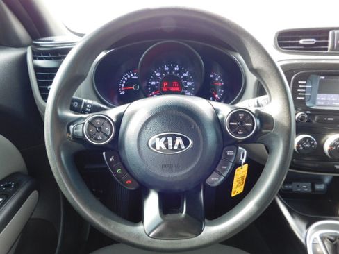 Used 2019 Kia Soul image 11