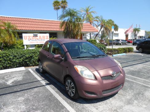 Used 2010 Toyota Yaris 2-Door Hatchback FWD image 6
