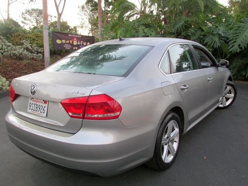 Used 2013 Volkswagen Passat TDI SE image 11