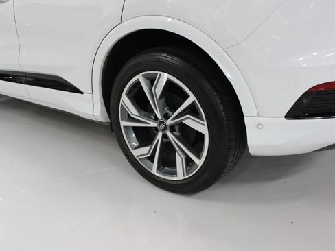 Used 2024 Audi Q4 e-tron Premium Plus image 11