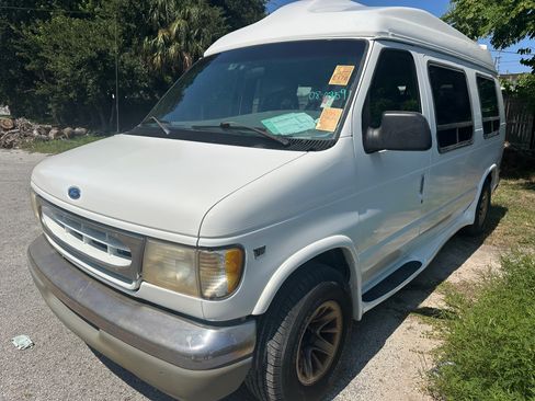 Used 1997 Ford E-150 and Econoline 150 image 1