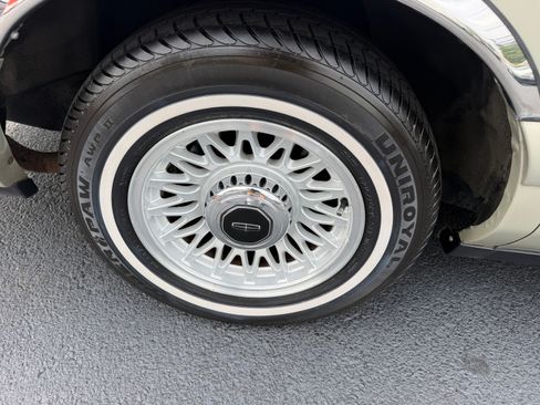 Used 1997 Lincoln Town Car Signature RWD image 29