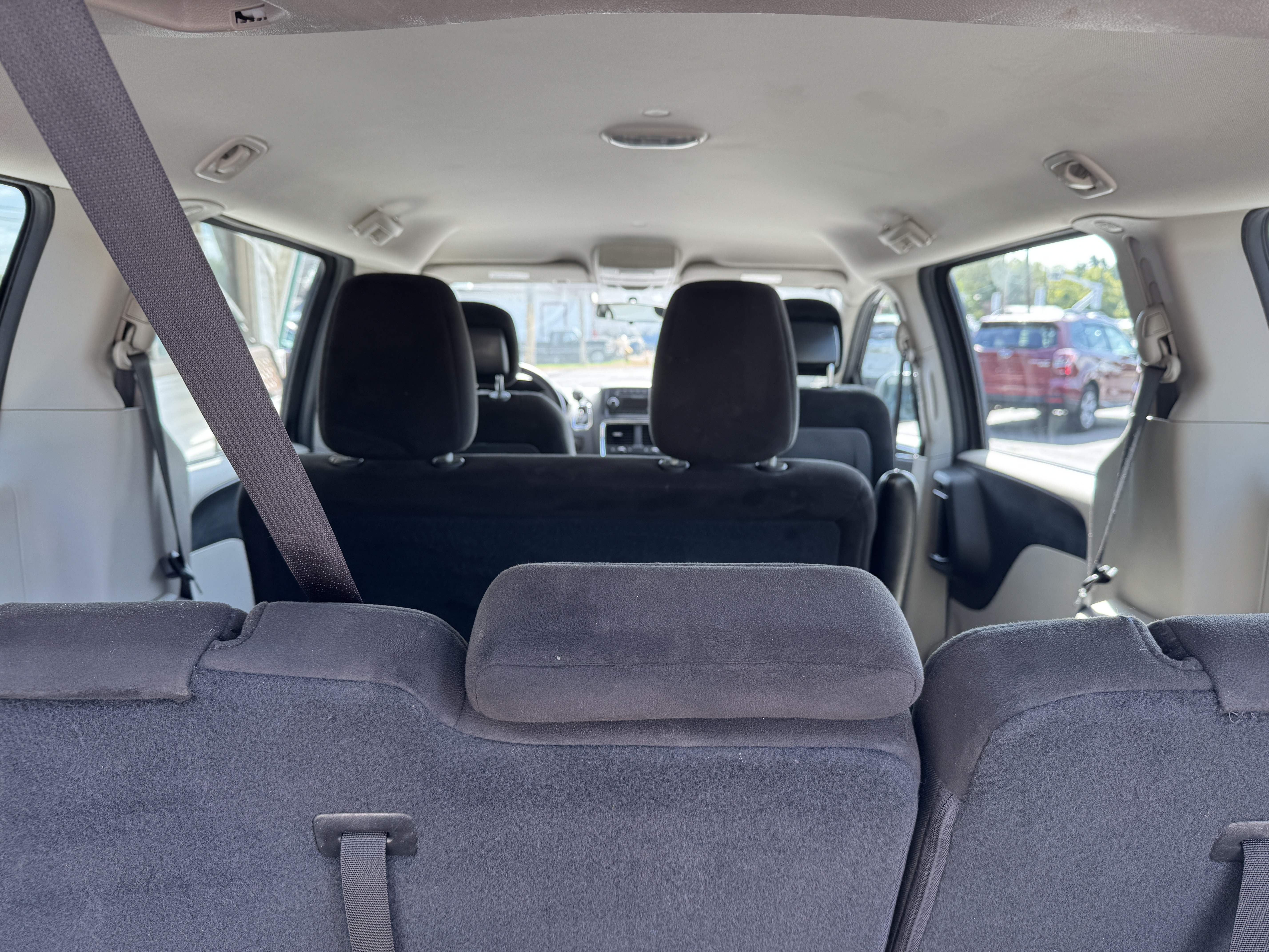 Used 2016 Dodge Grand Caravan American Value Package FWD image 12