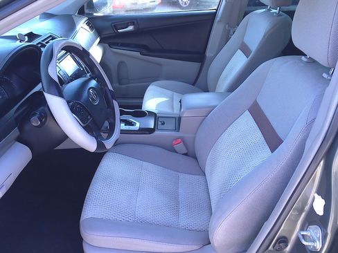 Used 2012 Toyota Camry LE image 7