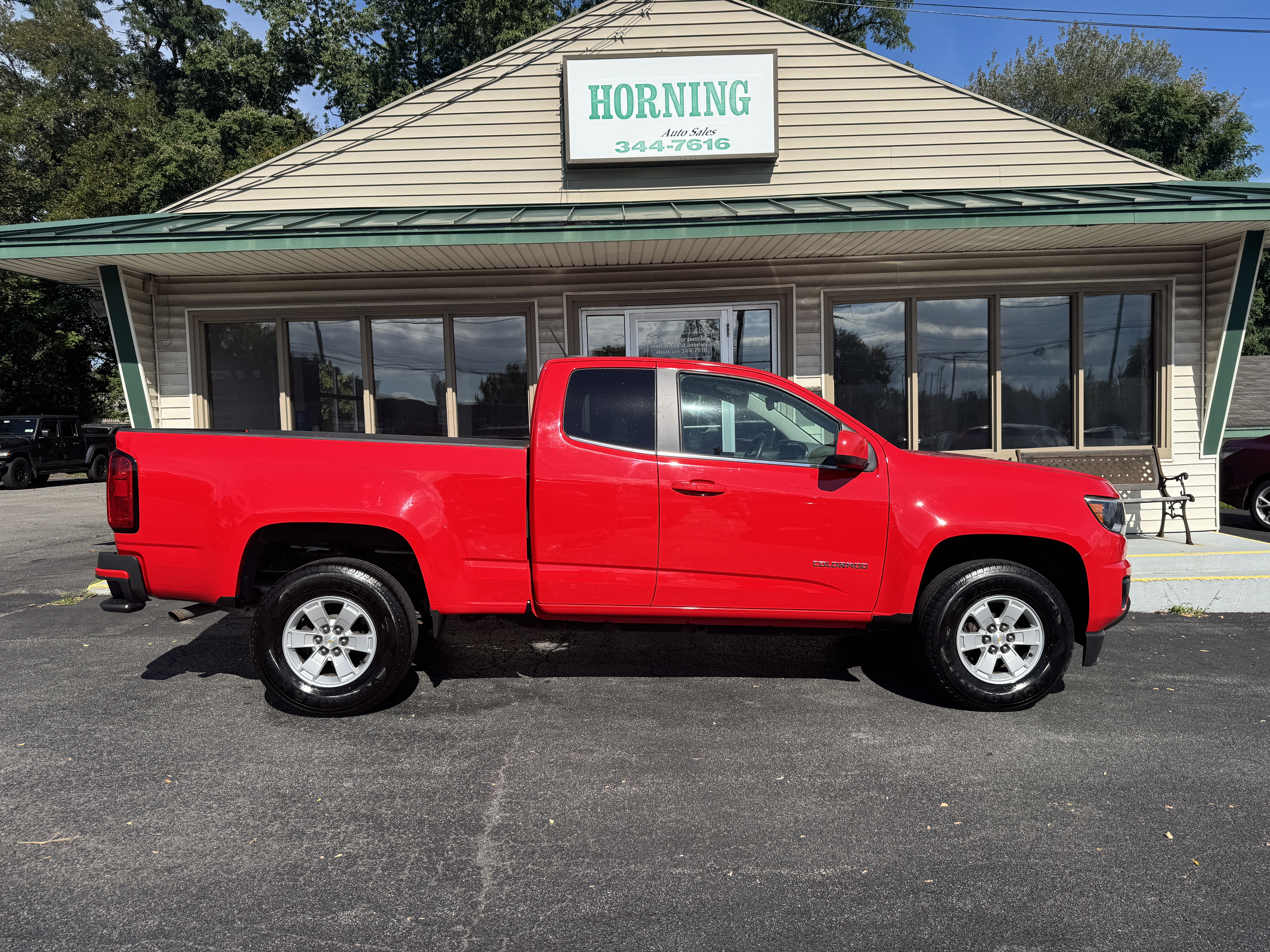 Used 2015 Chevrolet Colorado 2WD Extended Cab W/T image 1