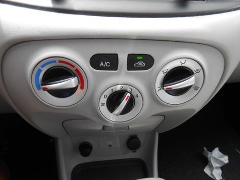 Used 2009 Hyundai Accent GS Hatchback FWD image 16
