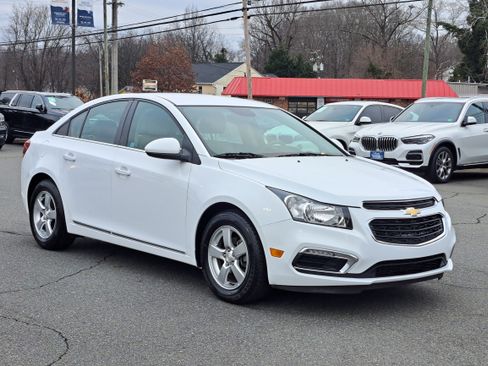 Used 2015 Chevrolet Cruze LT image 9
