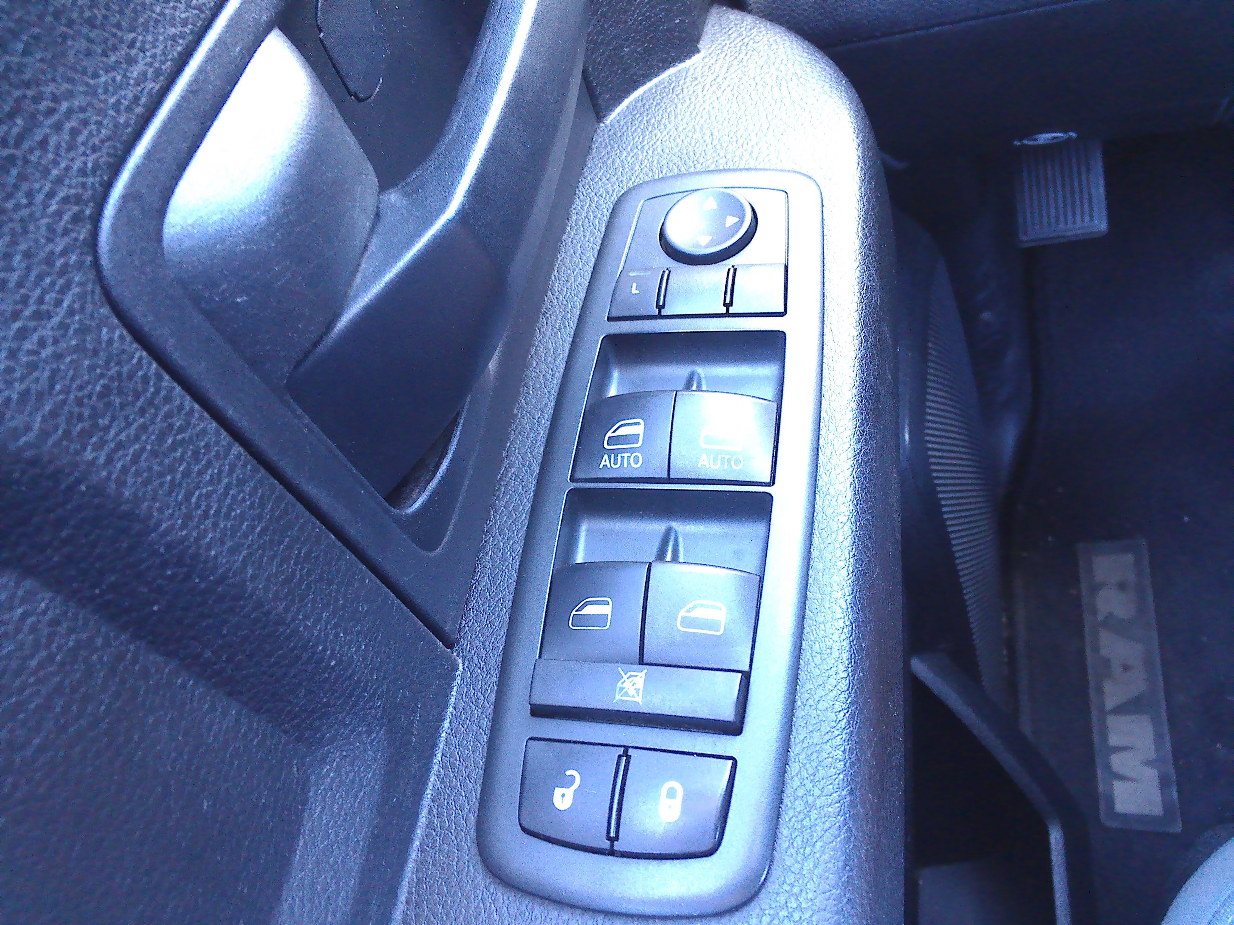 Used 2013 RAM 1500 2WD Crew Cab Express image 19