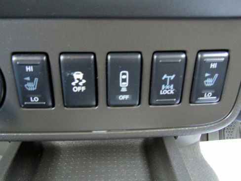 Used 2019 Nissan Frontier PRO-4X image 21