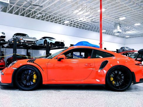 Used 2016 Porsche 911 GT3 RS image 2