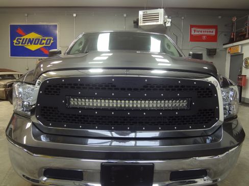 Used 2019 RAM 1500 SLT image 2