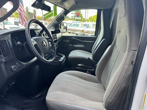 Used 2021 Chevrolet Express 3500 image 7