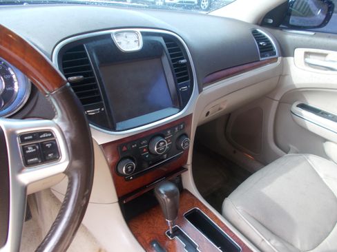 Used 2011 Chrysler 300 Limited RWD image 7