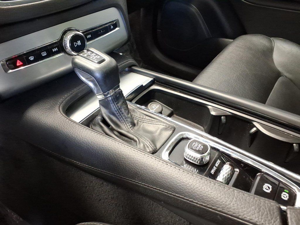 Used 2018 Volvo XC90 T6 Momentum AWD/4WD image 17