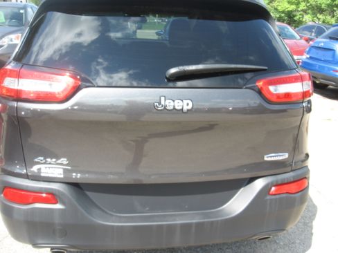 Used 2014 Jeep Cherokee 4WD Latitude image 5