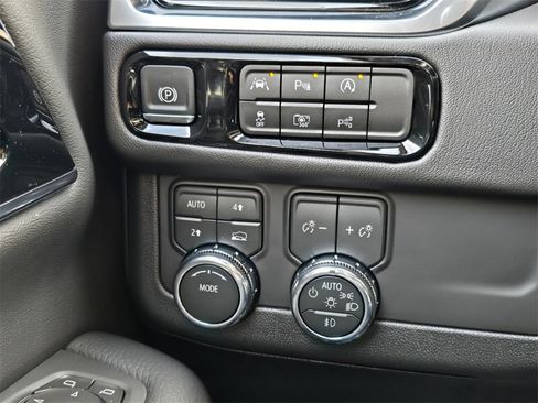 New 2026 GMC Yukon XL Denali image 17