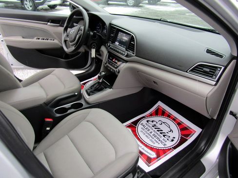 Used 2017 Hyundai Elantra SE image 22