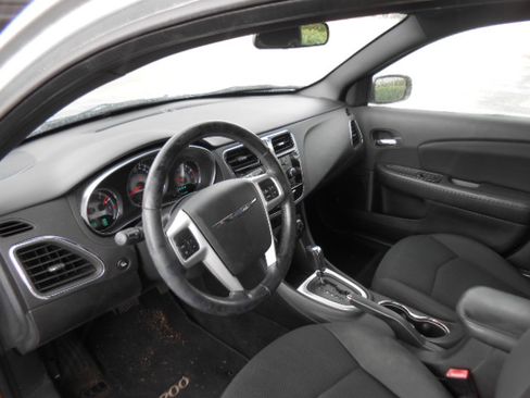 Used 2011 Chrysler 200 Touring Sedan FWD image 10