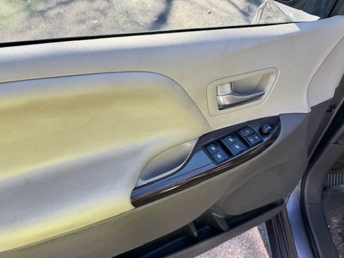 Used 2017 Toyota Sienna XLE Premium image 7