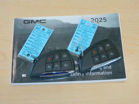 Used 2025 GMC Yukon Denali image 40