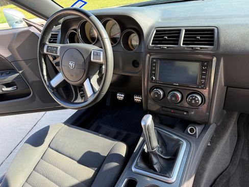 Used 2010 Dodge Challenger R/T image 32