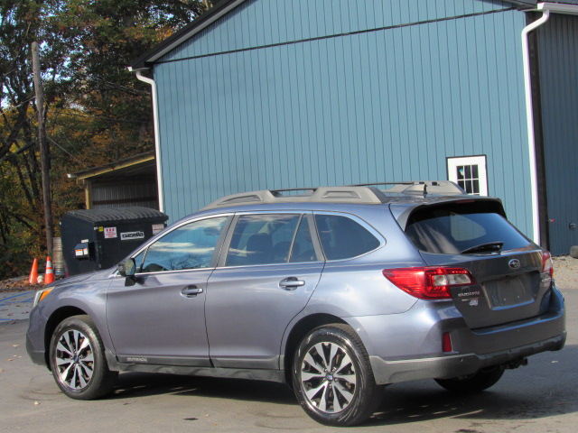 Used 2017 Subaru Outback 2.5i Limited AWD/4WD image 6