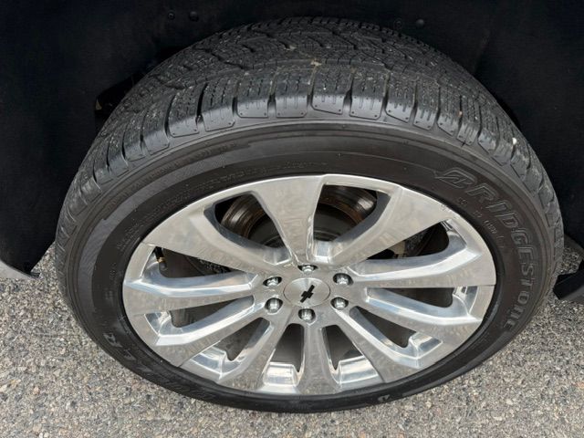 Used 2020 Chevrolet Suburban 4WD image 25