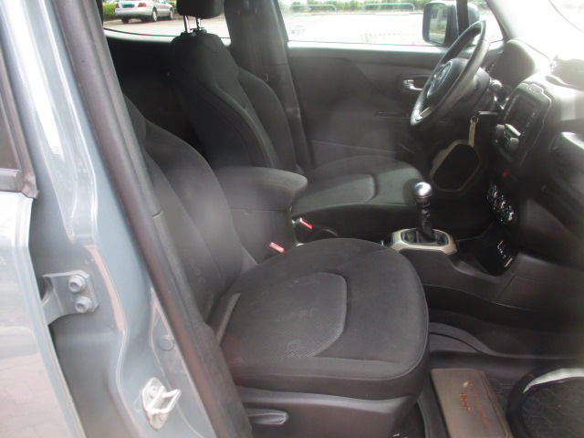 Used 2016 Jeep Renegade Latitude FWD image 14