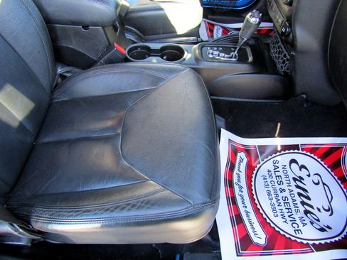 Used 2015 Jeep Wrangler Altitude image 16