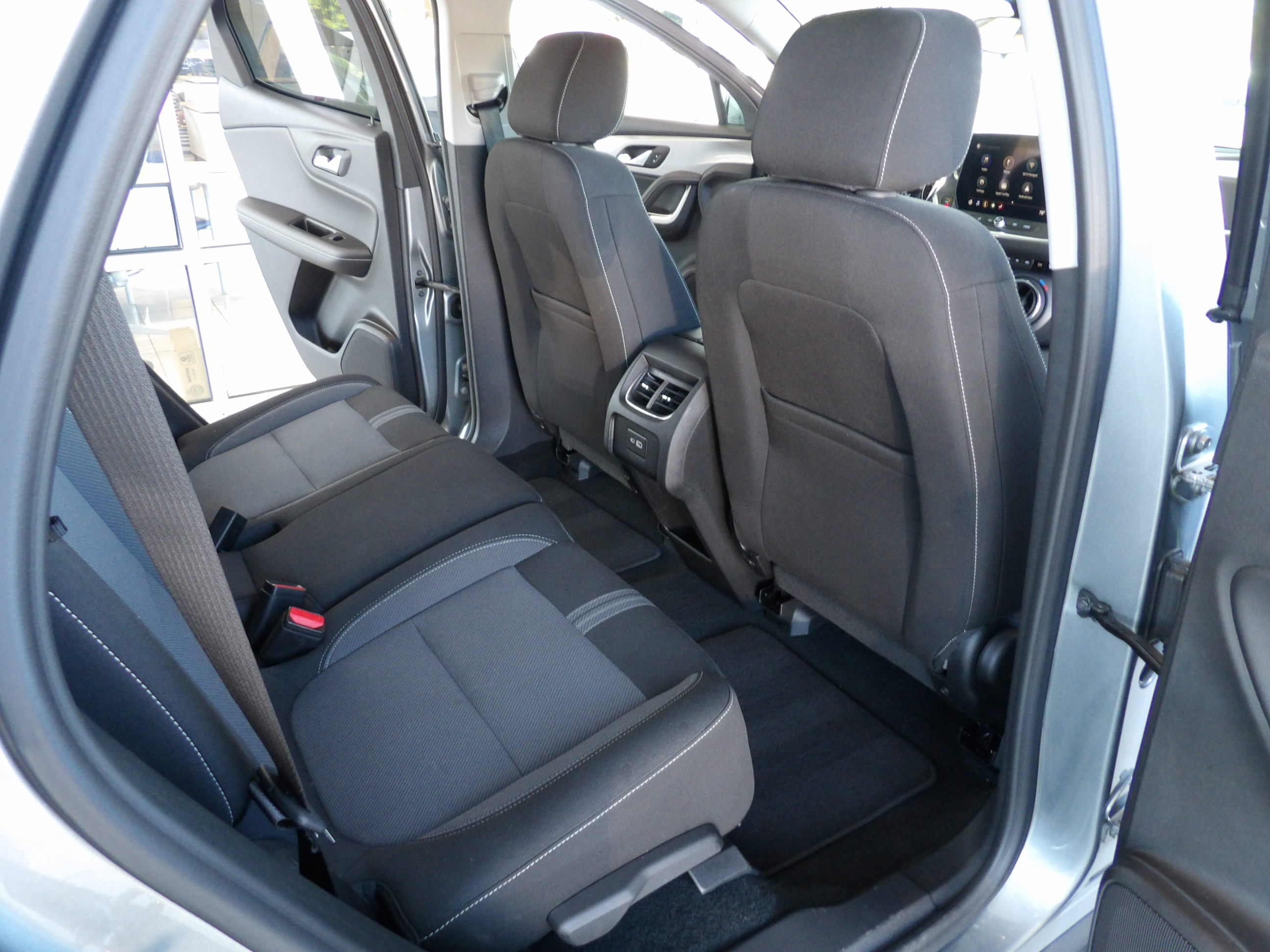 Used 2025 Chevrolet Blazer FWD LT w/ 2LT image 19