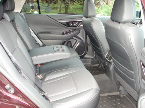 Used 2025 Subaru Outback Limited AWD/4WD image 9