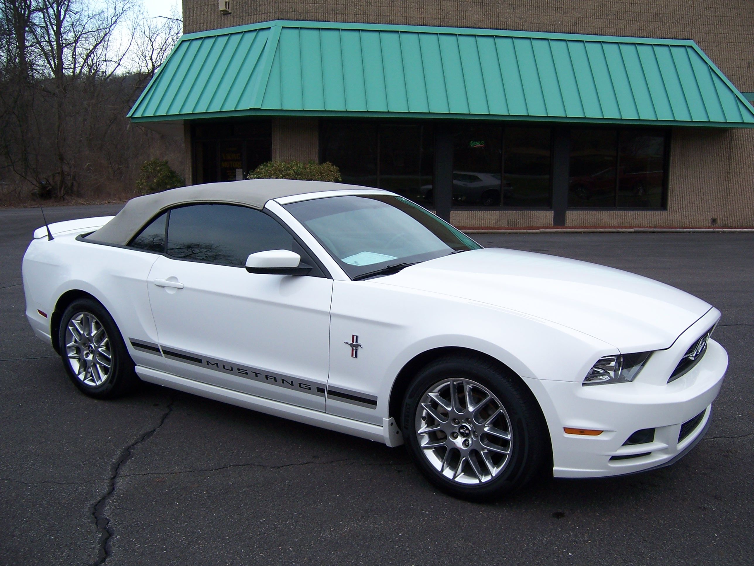 Used 2013 Ford Mustang Premium RWD image 2
