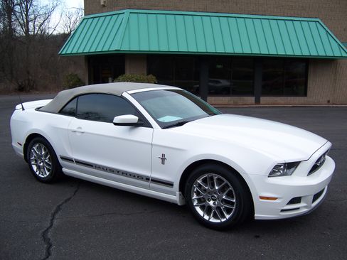 Used 2013 Ford Mustang Premium image 2