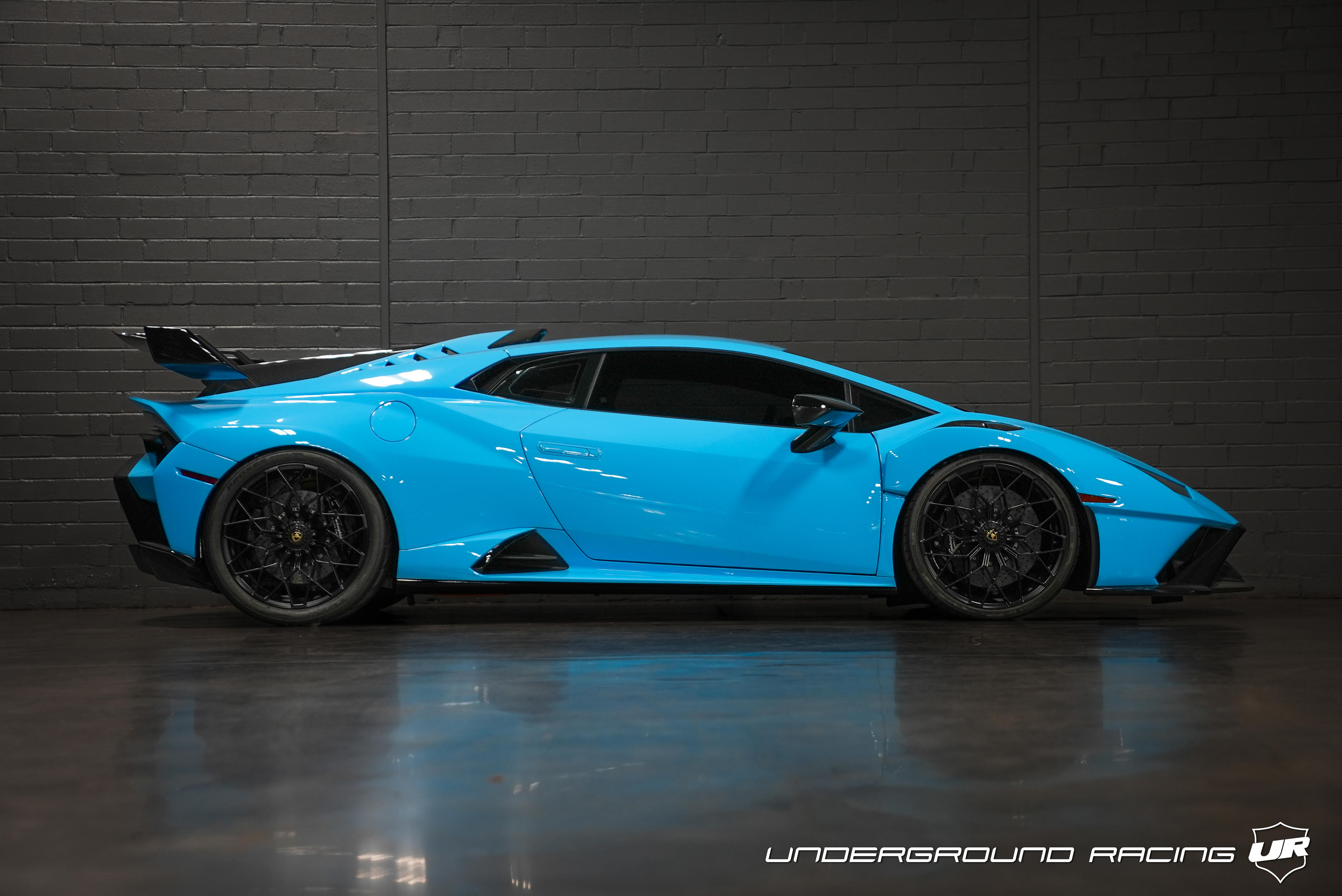 Used 2021 Lamborghini Huracan STO AWD/4WD image 2
