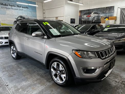 Used 2019 Jeep Compass Limited image 1