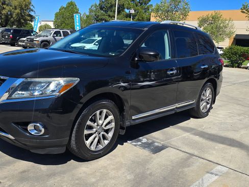 Used 2015 Nissan Pathfinder SL image 4