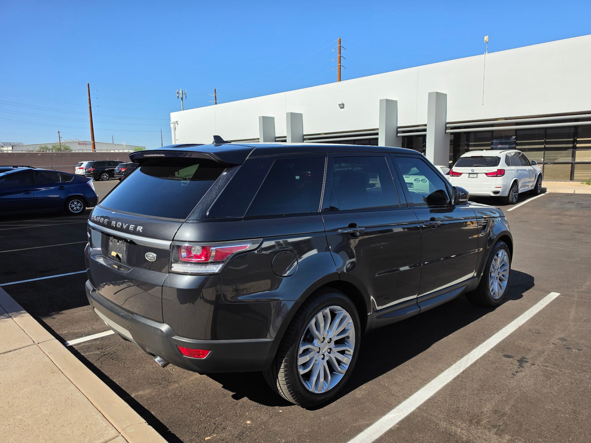 Used 2016 Land Rover Range Rover Sport SE AWD/4WD image 3