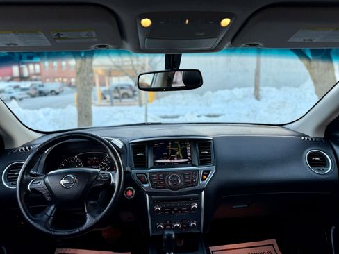 Used 2019 Nissan Pathfinder SL image 12