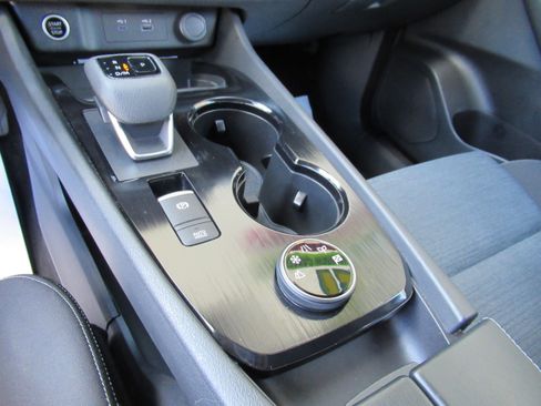 Used 2021 Nissan Rogue SV image 13