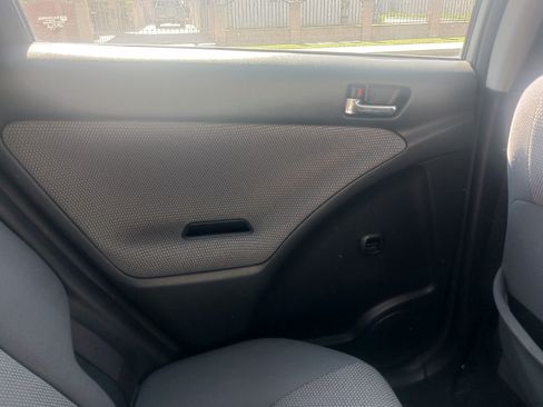 Used 2006 Toyota Matrix XR image 25