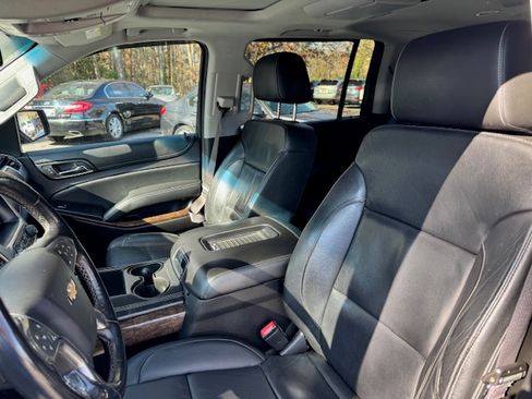 Used 2016 Chevrolet Suburban LT image 8