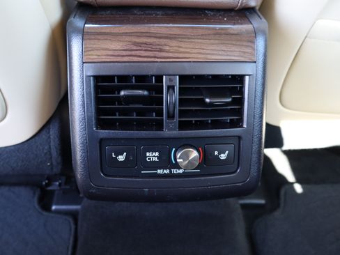 Used 2015 Toyota Avalon Limited image 16