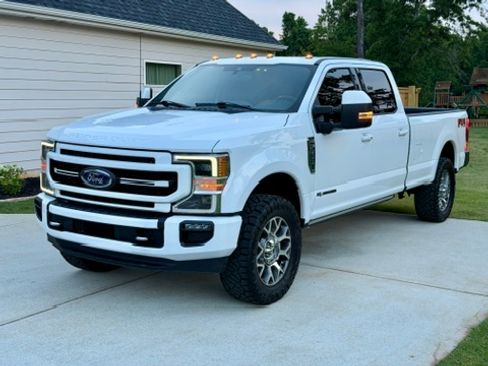 Used 2022 Ford F350 4X4 Crew Cab Lariat image 3