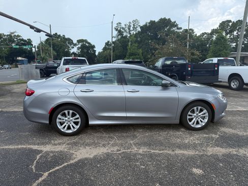 Used 2016 Chrysler 200 Limited image 6