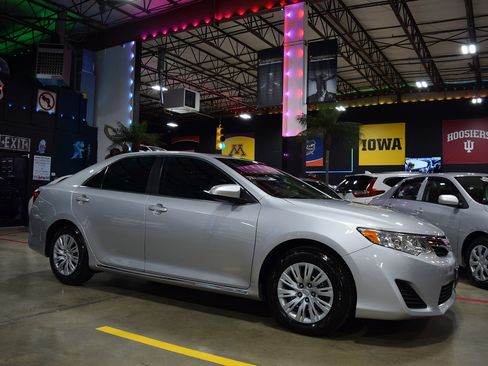 Used 2012 Toyota Camry LE image 13