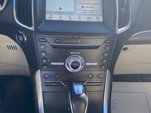 Used 2018 Ford Edge Titanium image 26